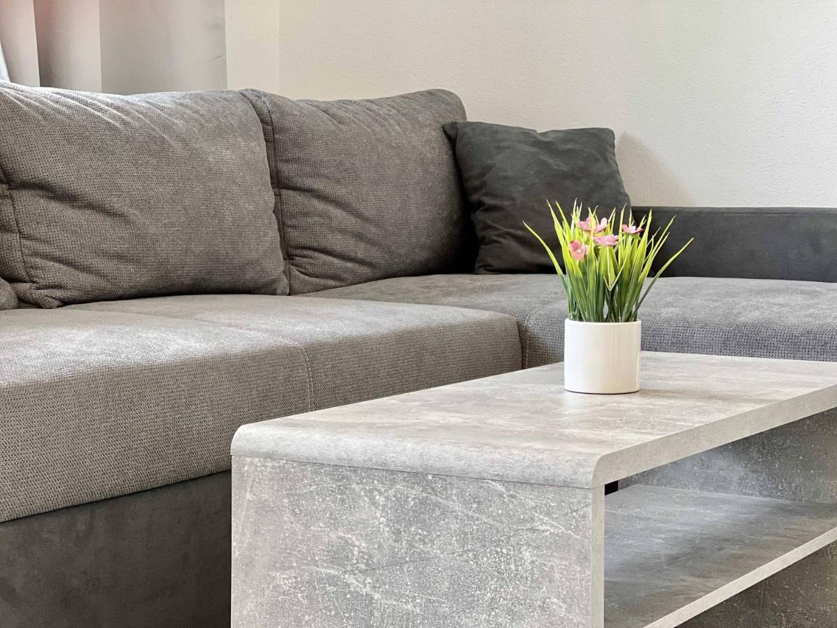 Nujen- Hotel Und Apartment Stuttgart Zuffenhausen Εξωτερικό φωτογραφία