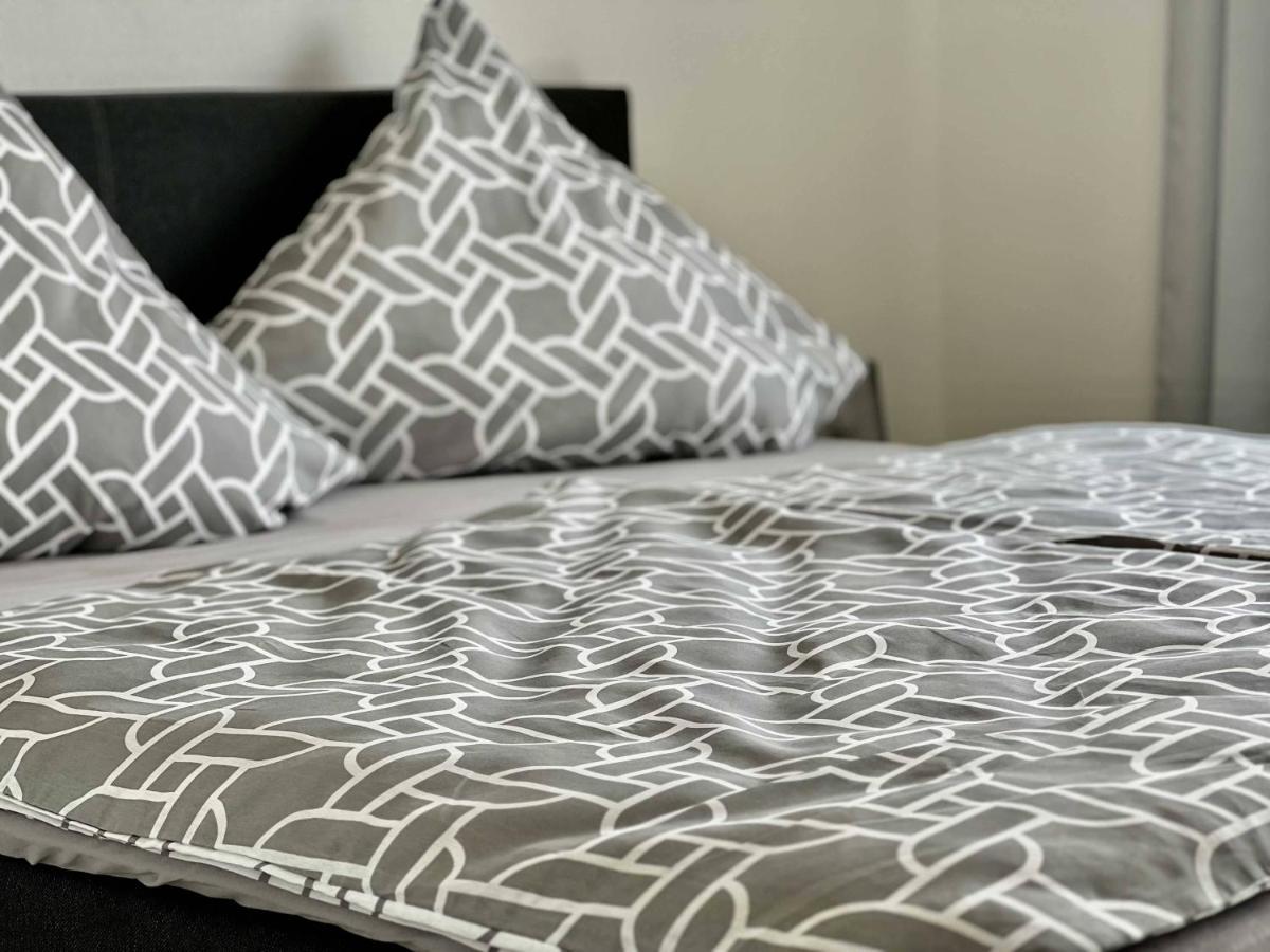 Nujen- Hotel Und Apartment Stuttgart Zuffenhausen Εξωτερικό φωτογραφία