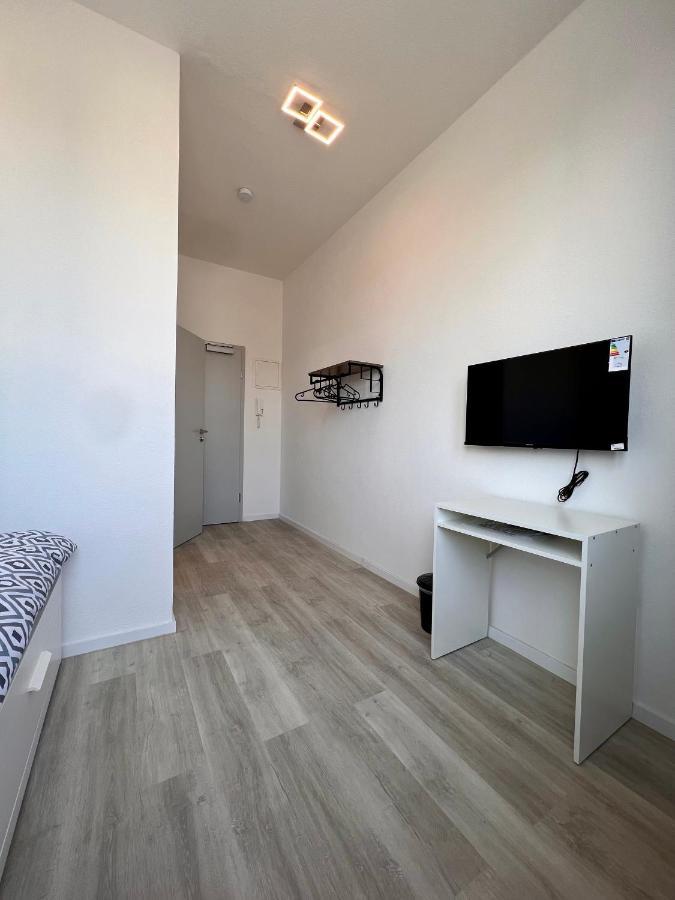 Nujen- Hotel Und Apartment Stuttgart Zuffenhausen Εξωτερικό φωτογραφία