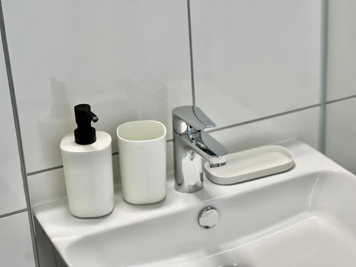 Nujen- Hotel Und Apartment Stuttgart Zuffenhausen Εξωτερικό φωτογραφία