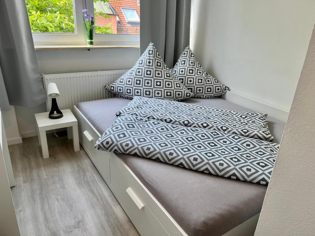 Nujen- Hotel Und Apartment Stuttgart Zuffenhausen Εξωτερικό φωτογραφία
