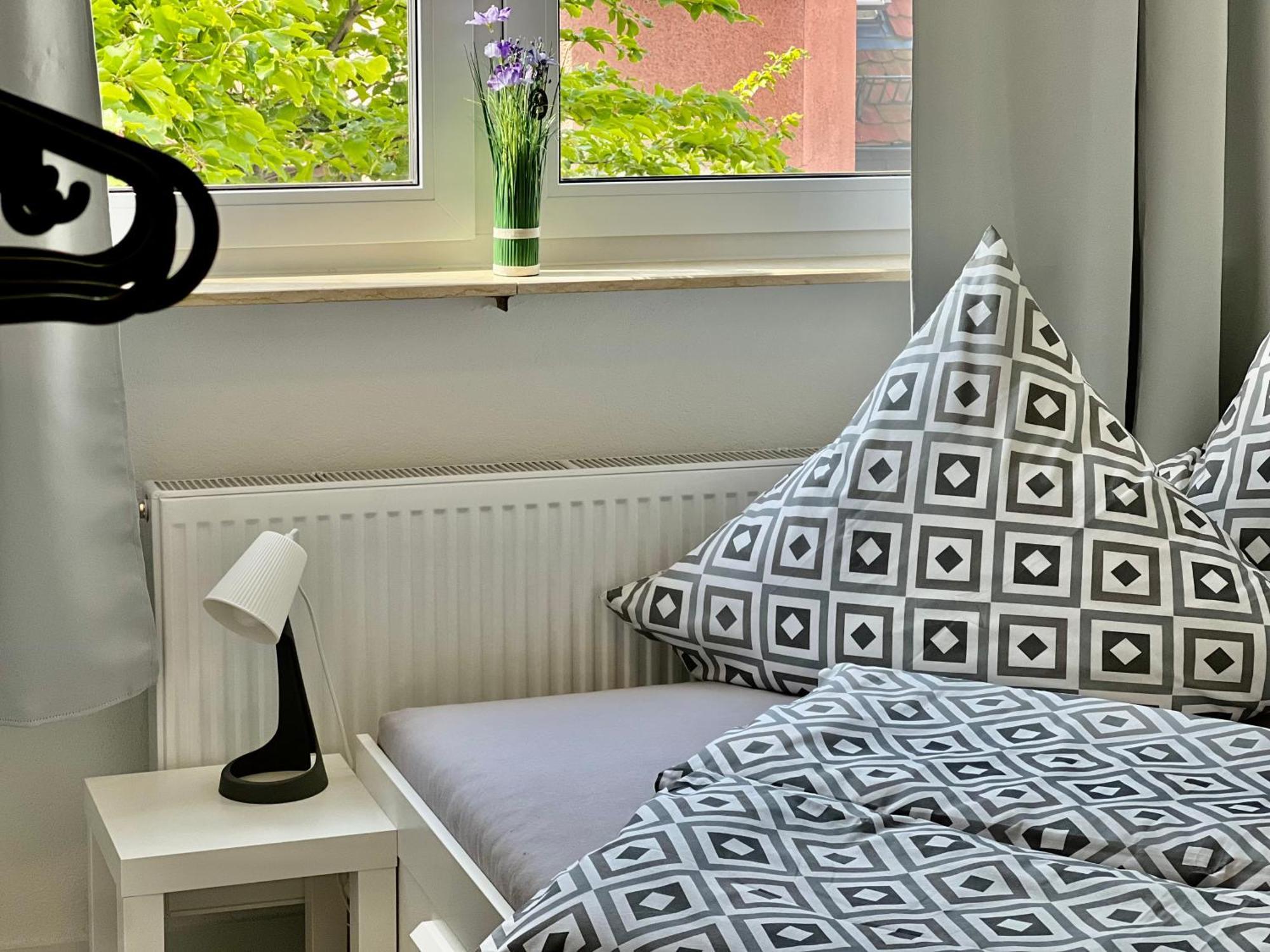 Nujen- Hotel Und Apartment Stuttgart Zuffenhausen Εξωτερικό φωτογραφία